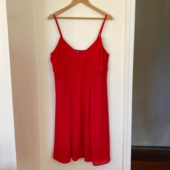 All Worthy Hunter McGrady Chiffon Dress with Lace Insets in Lollipop Red Size 12 - Picture 3 of 9